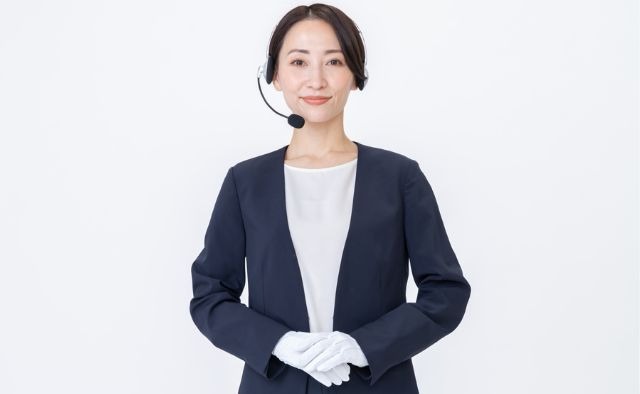 葬儀社の電話対応スタッフ