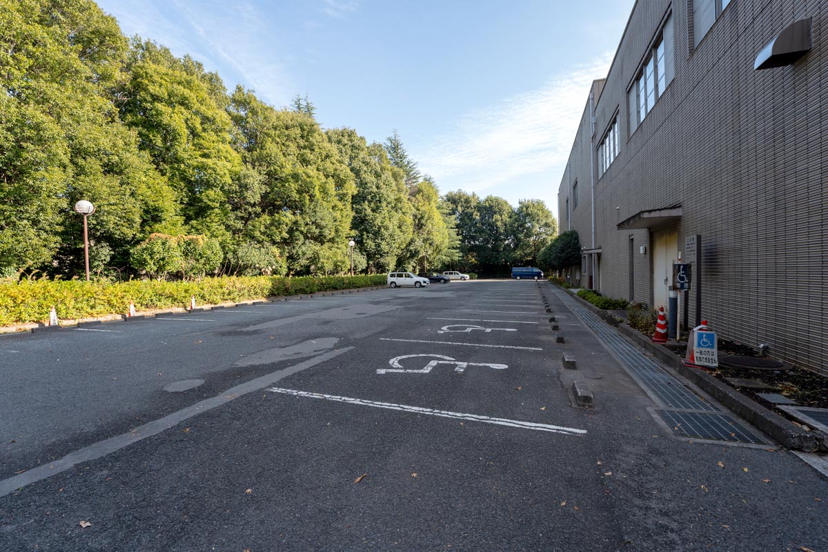 相模原市営斎場の駐車場